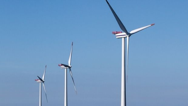 wind-turbines-in-ocean